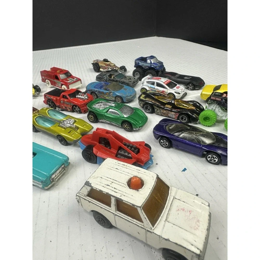 Die Cast +20 Lot Of Vehicles - Hot Wheels /Matchbox/Die‎ Cast 1:24
